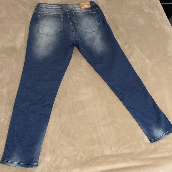 Pants size 9. - Picture 4 of 7